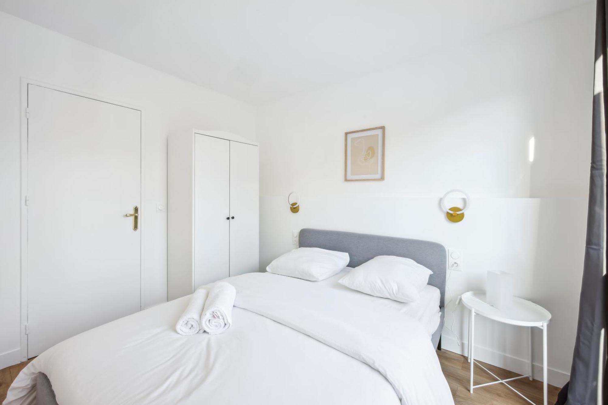 Chic Apart With Parking Apartment Chaville Exterior photo